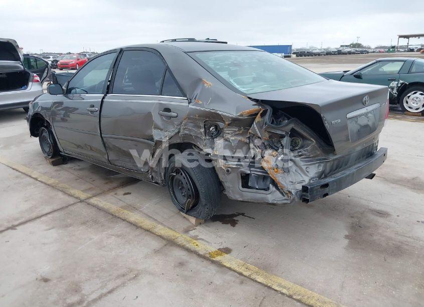 Photo 3 of 2005 Toyota Camry LE (VIN 4T1BE32K15U944136)