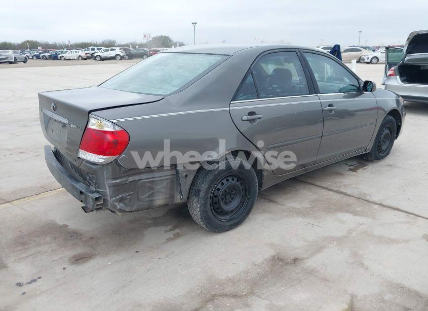 Photo 4 of 2005 Toyota Camry LE (VIN 4T1BE32K15U944136)
