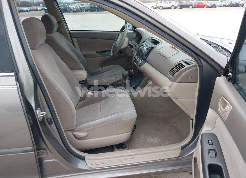 Photo 5 of 2005 Toyota Camry LE (VIN 4T1BE32K15U944136)