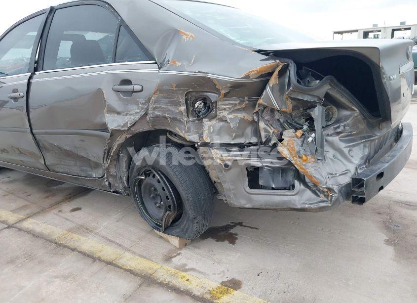 Photo 6 of 2005 Toyota Camry LE (VIN 4T1BE32K15U944136)