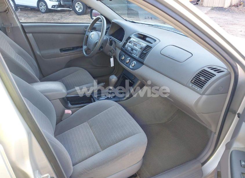 Photo 5 of 2006 Toyota Camry STD (VIN 4T1BE32K16U669059)