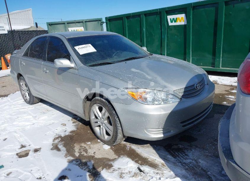 2002 Toyota Camry LE (VIN 4T1BE32K22U007923) main photo