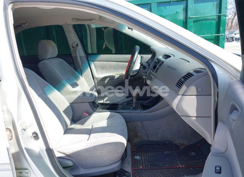 Photo 5 of 2002 Toyota Camry LE (VIN 4T1BE32K22U007923)