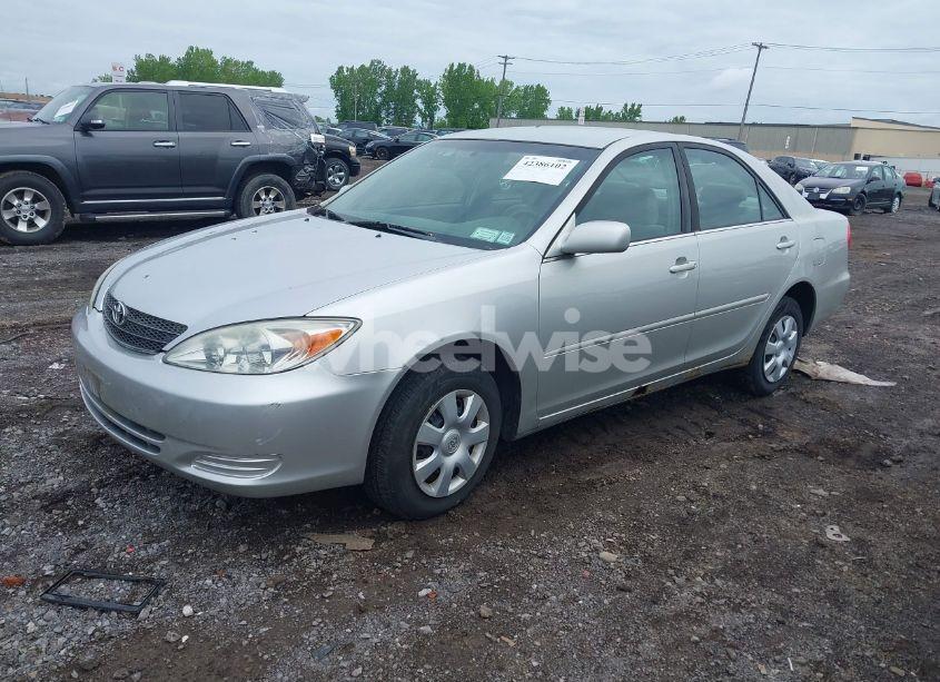 Photo 2 of 2002 Toyota Camry LE (VIN 4T1BE32K22U025242)
