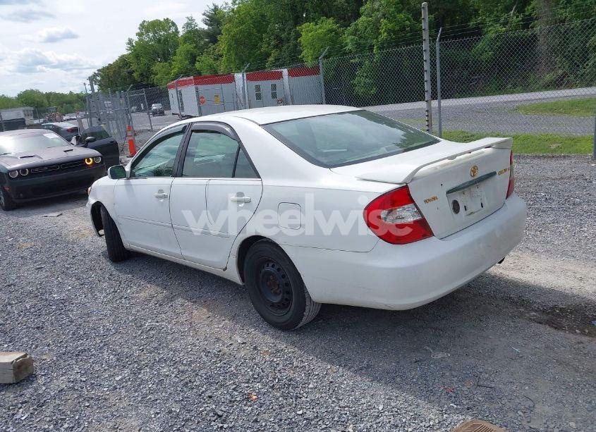 Photo 3 of 2002 Toyota Camry LE (VIN 4T1BE32K22U050769)
