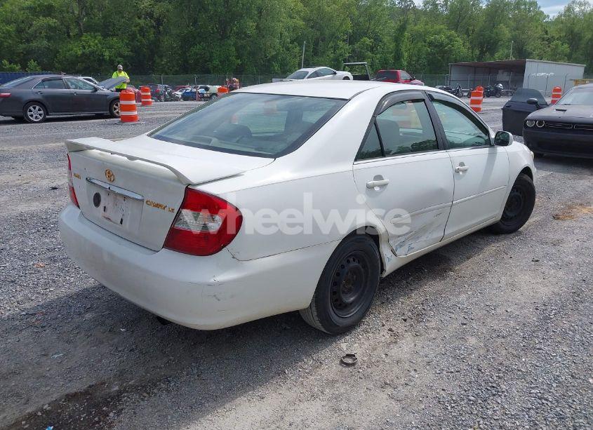 Photo 4 of 2002 Toyota Camry LE (VIN 4T1BE32K22U050769)