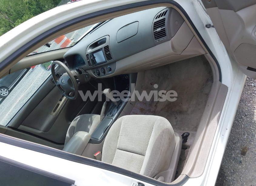 Photo 5 of 2002 Toyota Camry LE (VIN 4T1BE32K22U050769)