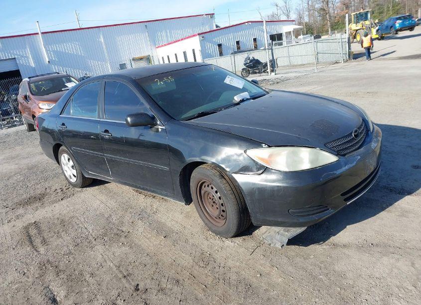 2002 Toyota Camry LE (VIN 4T1BE32K22U064803) main photo