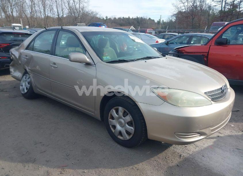 2002 Toyota Camry LE (VIN 4T1BE32K22U097316) main photo