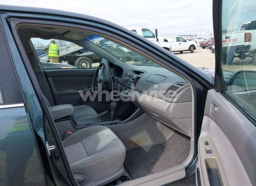 Photo 5 of 2002 Toyota Camry LE (VIN 4T1BE32K22U535607)