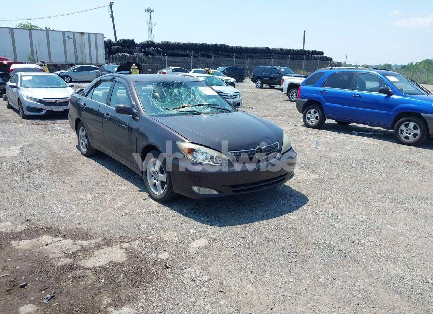 2002 Toyota Camry SE (VIN 4T1BE32K22U553797) main photo