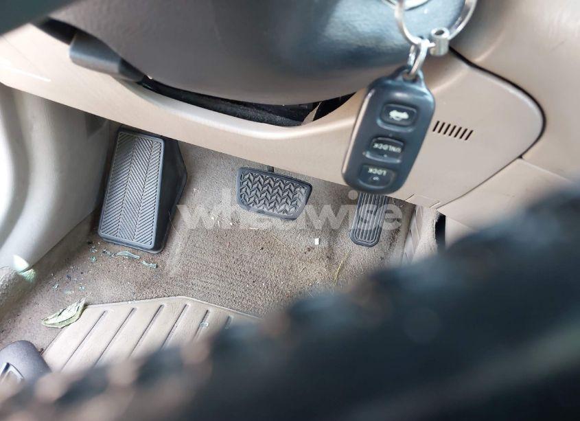 Photo 11 of 2002 Toyota Camry SE (VIN 4T1BE32K22U553797)