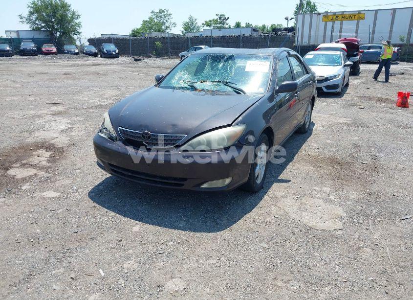 Photo 2 of 2002 Toyota Camry SE (VIN 4T1BE32K22U553797)