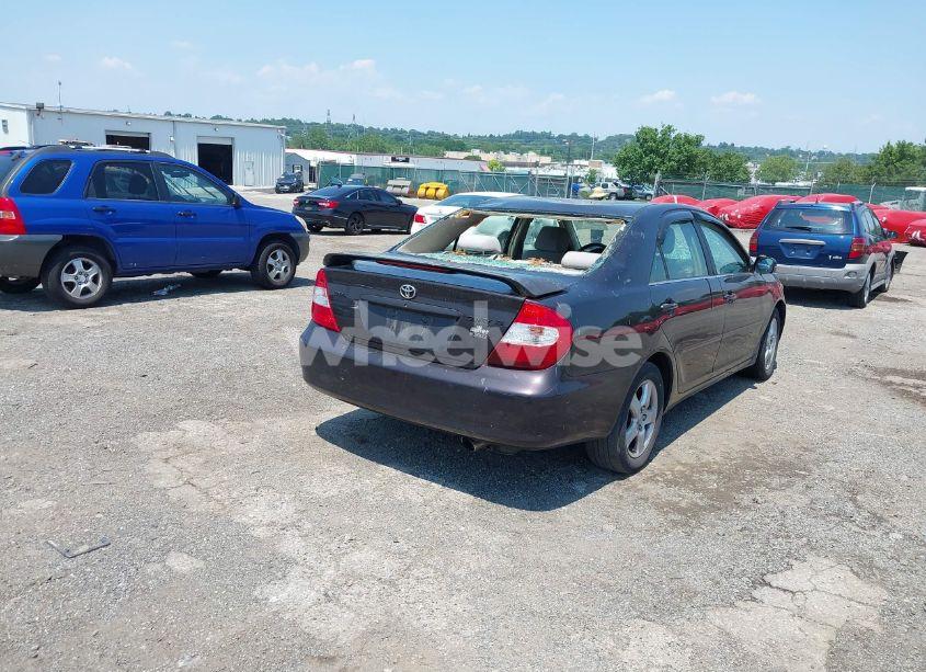 Photo 4 of 2002 Toyota Camry SE (VIN 4T1BE32K22U553797)