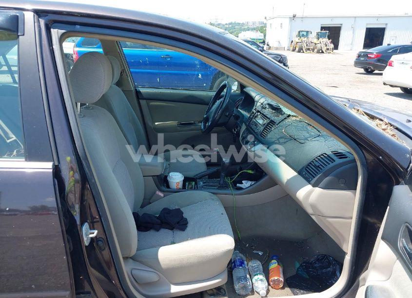 Photo 5 of 2002 Toyota Camry SE (VIN 4T1BE32K22U553797)