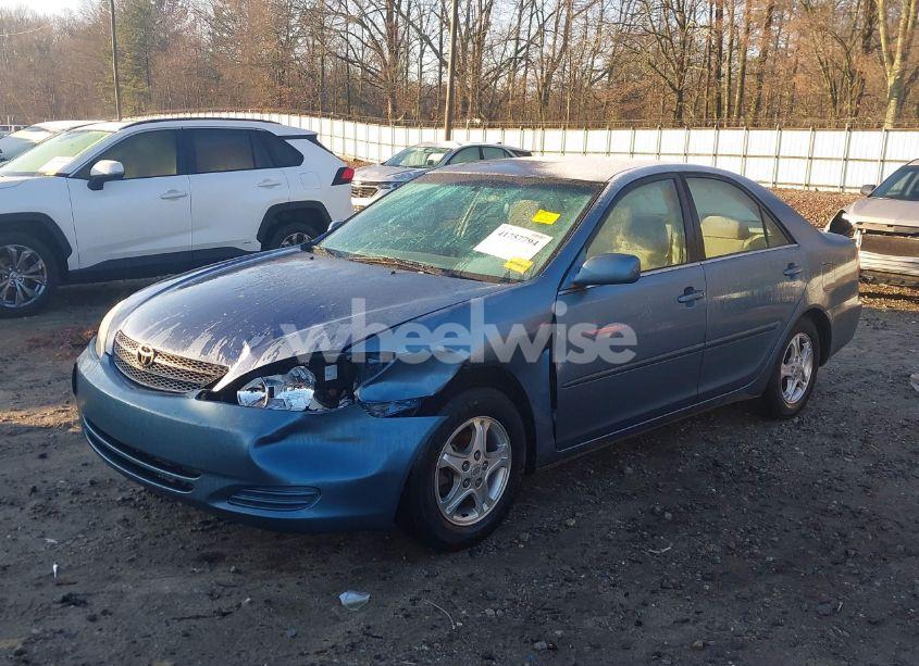 Photo 2 of 2002 Toyota Camry LE (VIN 4T1BE32K22U567070)