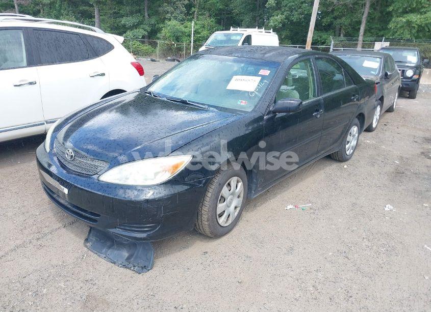 Photo 2 of 2002 Toyota Camry LE (VIN 4T1BE32K22U573418)