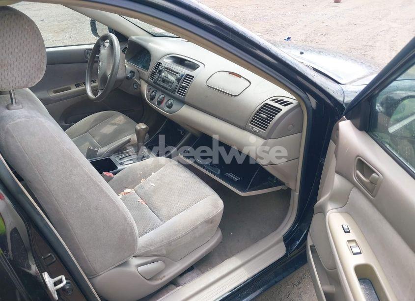 Photo 5 of 2002 Toyota Camry LE (VIN 4T1BE32K22U573418)