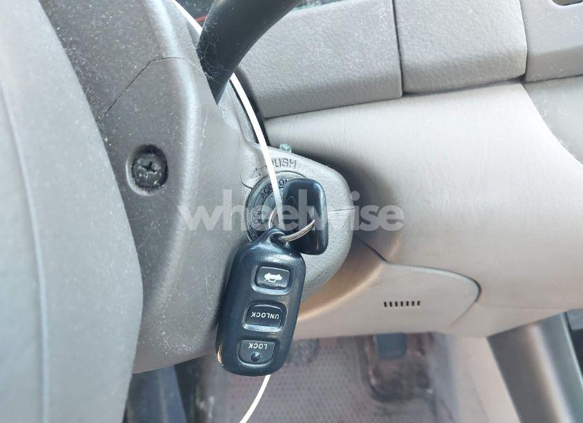 Photo 11 of 2002 Toyota Camry LE (VIN 4T1BE32K22U575069)