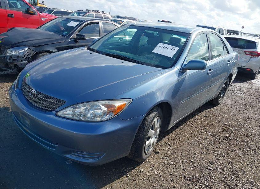 Photo 2 of 2002 Toyota Camry LE (VIN 4T1BE32K22U580563)