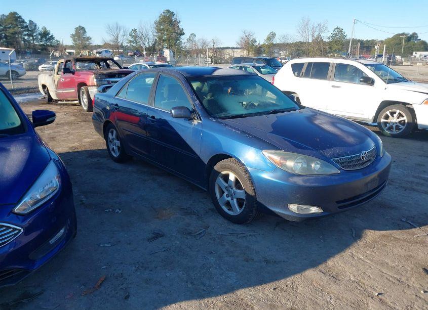 2002 Toyota Camry SE (VIN 4T1BE32K22U587786) main photo