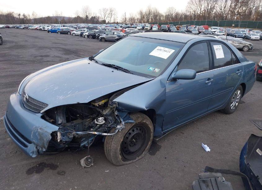 Photo 2 of 2002 Toyota Camry LE (VIN 4T1BE32K22U590297)