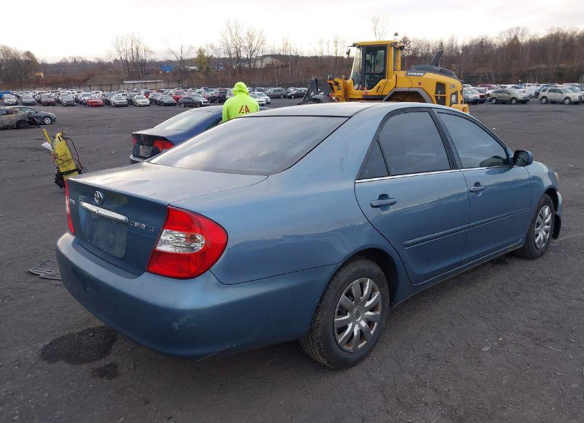 Photo 4 of 2002 Toyota Camry LE (VIN 4T1BE32K22U590297)