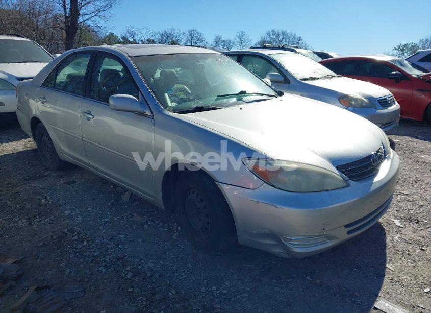 2002 Toyota Camry LE (VIN 4T1BE32K22U606336) main photo