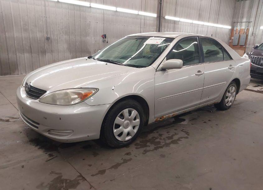 Photo 2 of 2002 Toyota Camry LE (VIN 4T1BE32K22U621760)