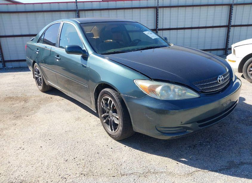 2002 Toyota Camry LE (VIN 4T1BE32K22U636663) main photo