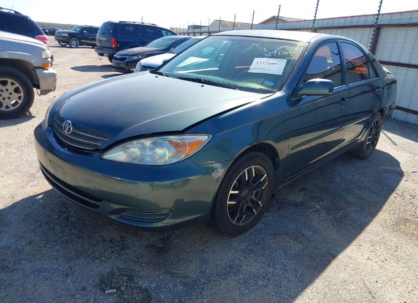 Photo 2 of 2002 Toyota Camry LE (VIN 4T1BE32K22U636663)