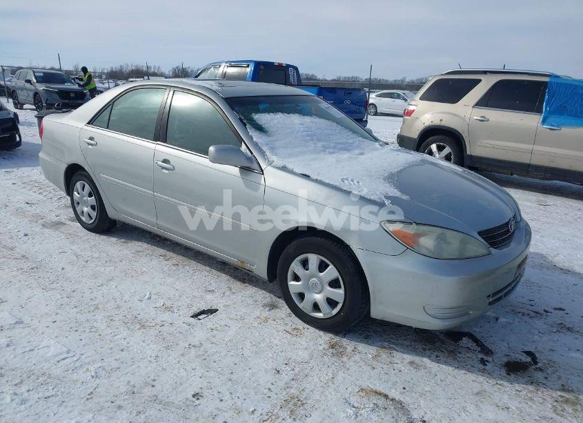 2003 Toyota Camry LE (VIN 4T1BE32K23U256644) main photo