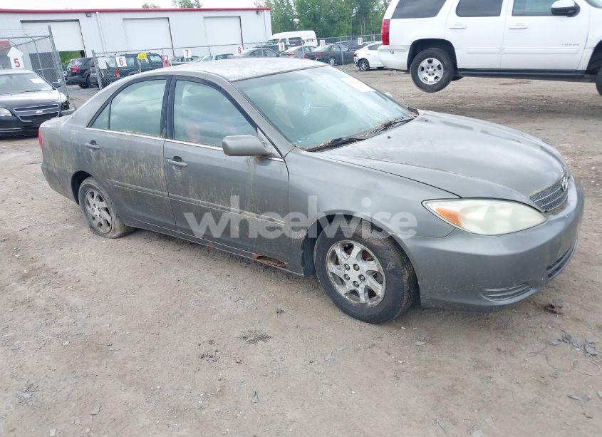 2003 Toyota Camry LE (VIN 4T1BE32K23U665730) main photo