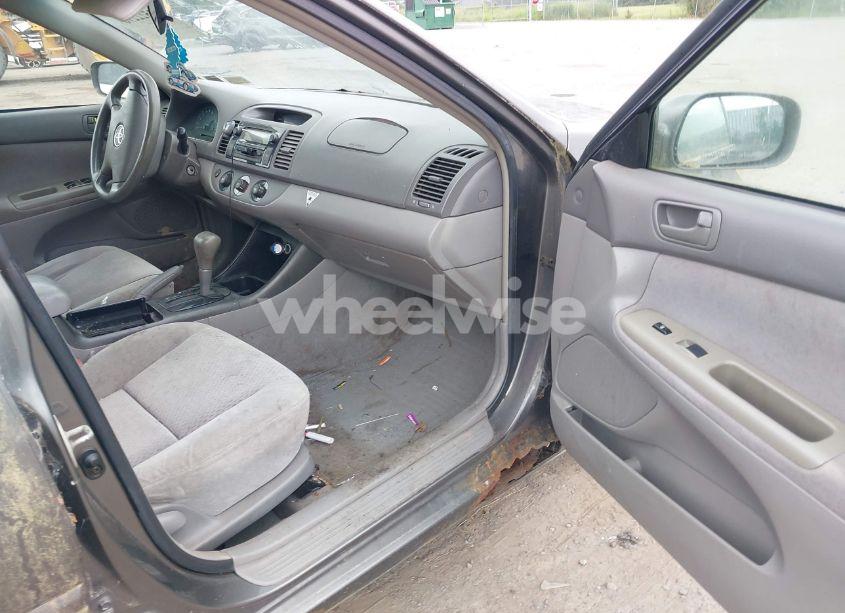 Photo 5 of 2003 Toyota Camry LE (VIN 4T1BE32K23U665730)