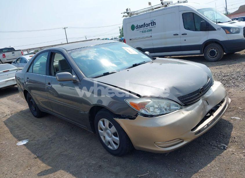 2003 Toyota Camry LE (VIN 4T1BE32K23U690370) main photo