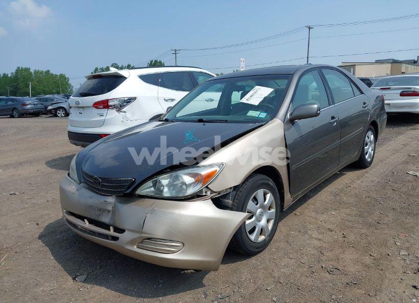 Photo 2 of 2003 Toyota Camry LE (VIN 4T1BE32K23U690370)