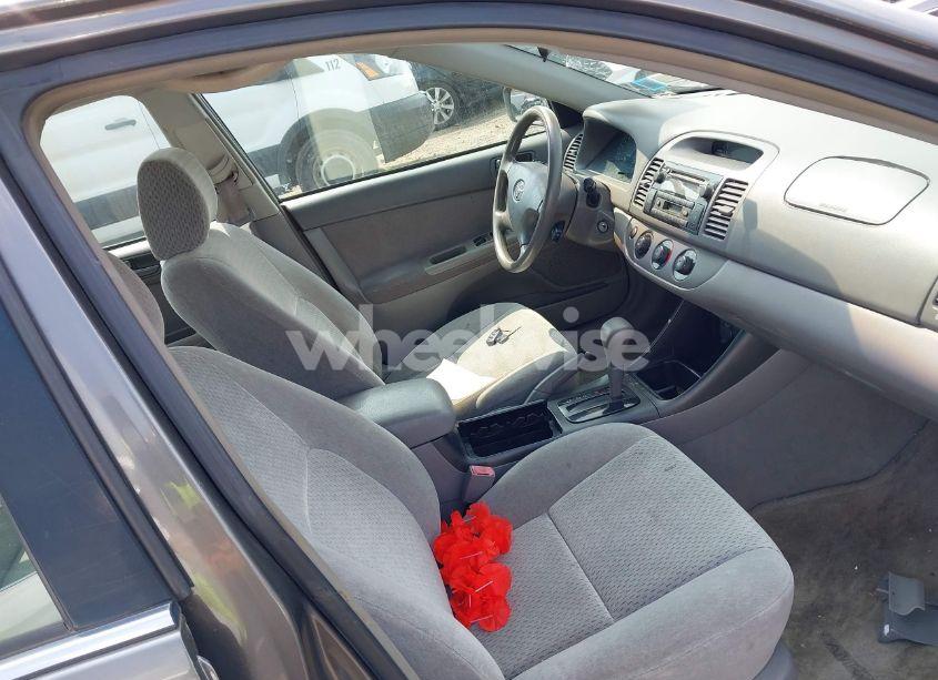 Photo 5 of 2003 Toyota Camry LE (VIN 4T1BE32K23U690370)
