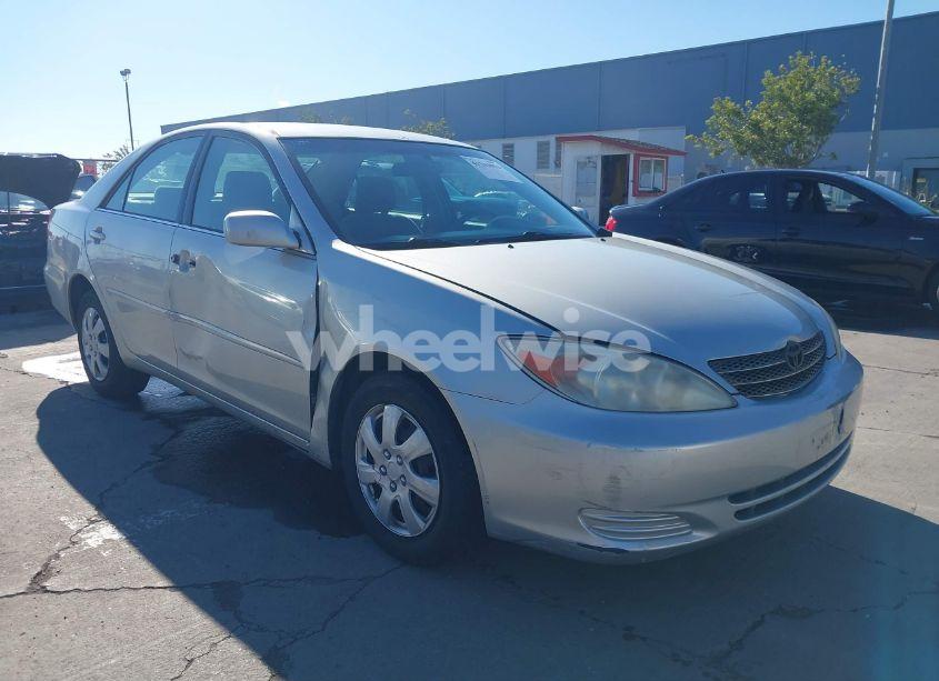 2003 Toyota Camry LE (VIN 4T1BE32K23U742970) main photo
