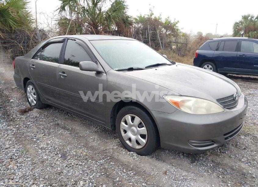2003 Toyota Camry LE (VIN 4T1BE32K23U748817) main photo