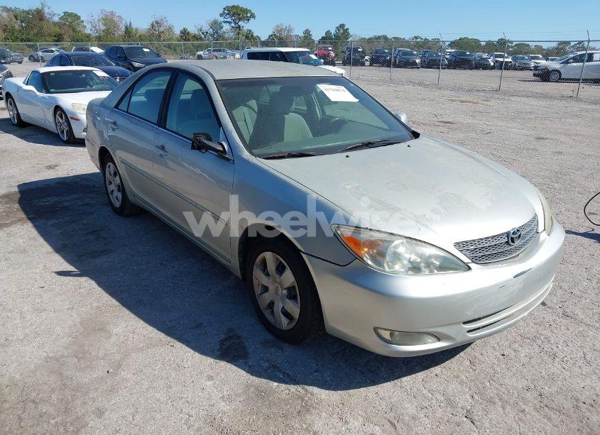 2003 Toyota Camry XLE (VIN 4T1BE32K23U756965) main photo