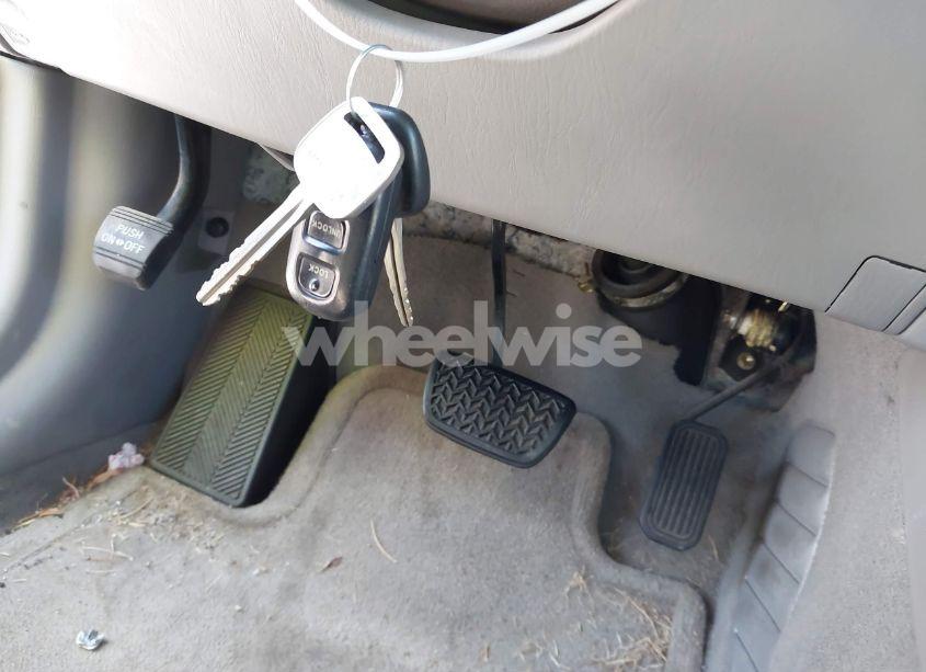 Photo 11 of 2003 Toyota Camry XLE (VIN 4T1BE32K23U756965)