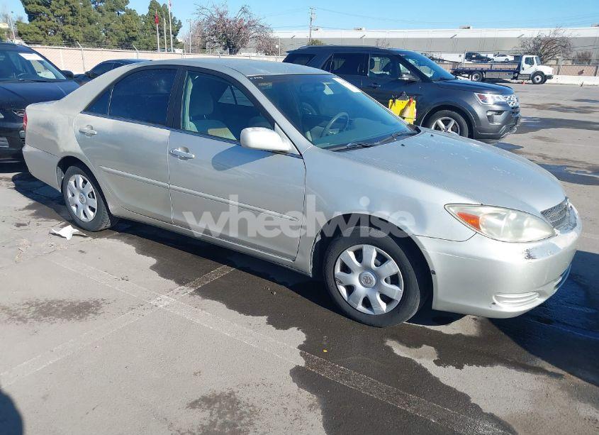 2003 Toyota Camry LE (VIN 4T1BE32K23U765603) main photo