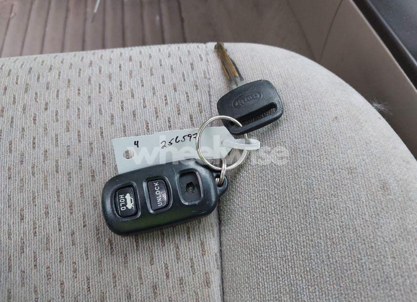 Photo 11 of 2003 Toyota Camry LE (VIN 4T1BE32K23U769831)