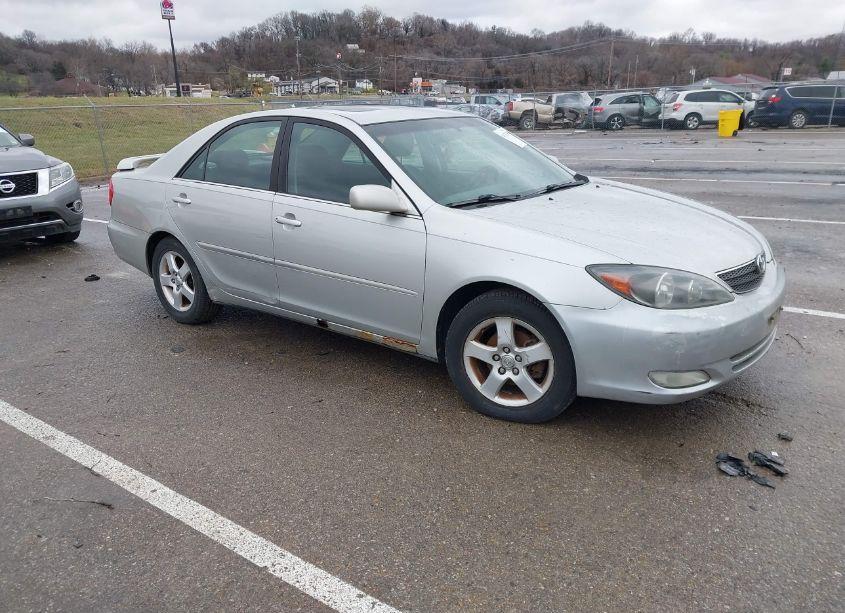 2004 Toyota Camry SE (VIN 4T1BE32K24U270755) main photo