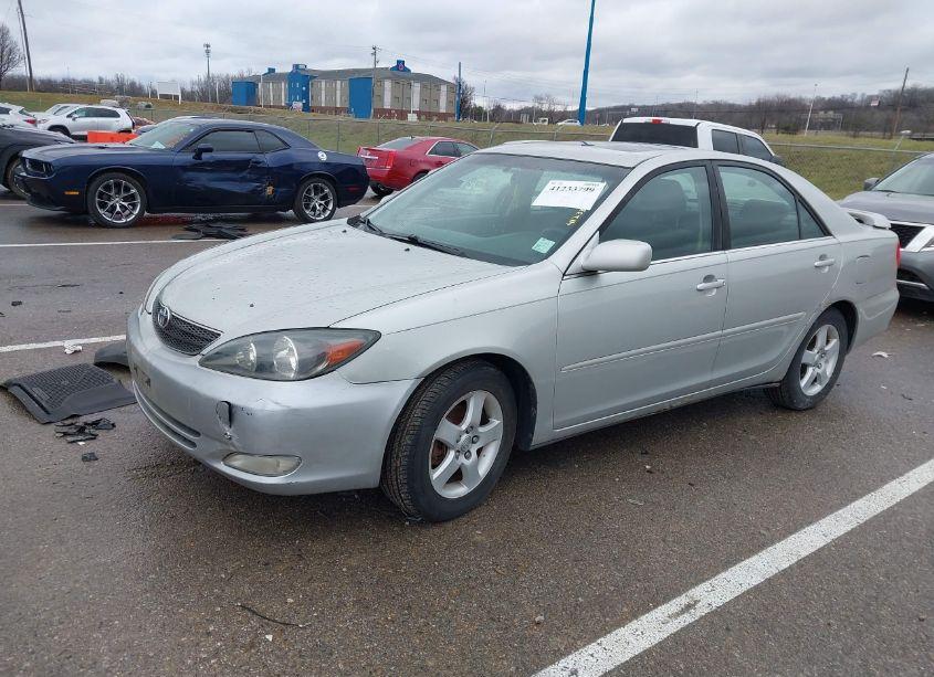 Photo 2 of 2004 Toyota Camry SE (VIN 4T1BE32K24U270755)