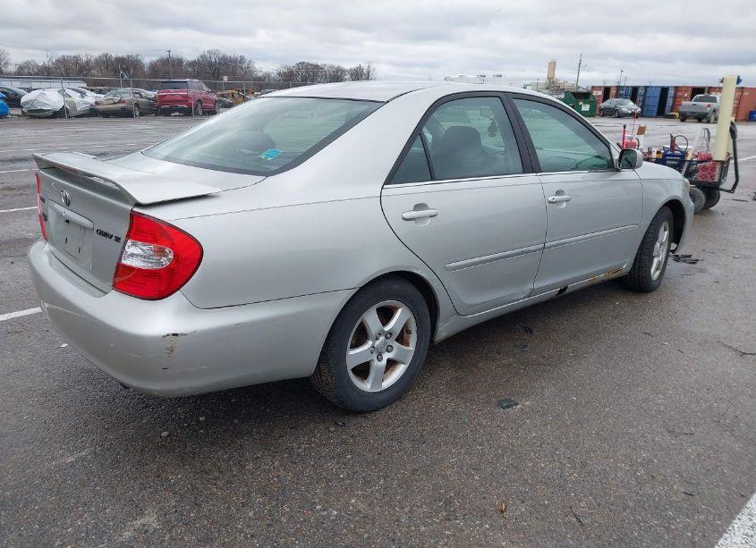 Photo 4 of 2004 Toyota Camry SE (VIN 4T1BE32K24U270755)