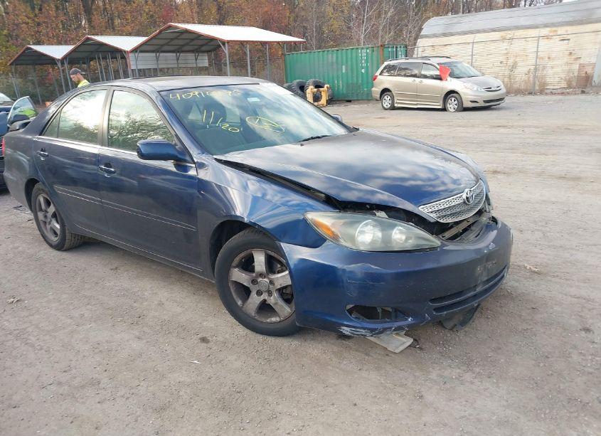 2004 Toyota Camry SE (VIN 4T1BE32K24U358625) main photo