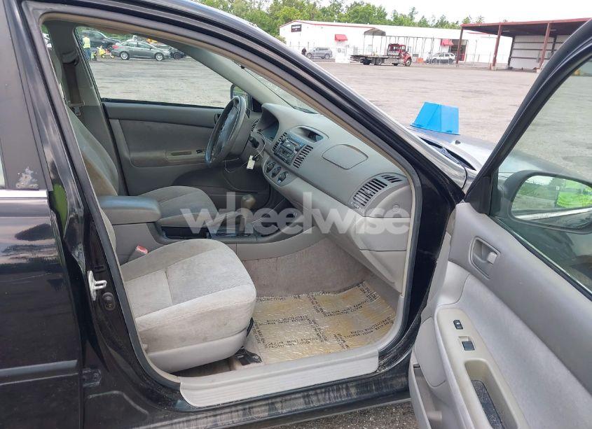 Photo 5 of 2004 Toyota Camry STD (VIN 4T1BE32K24U364411)