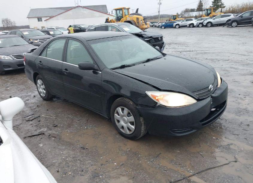 2004 Toyota Camry LE (VIN 4T1BE32K24U365848) main photo