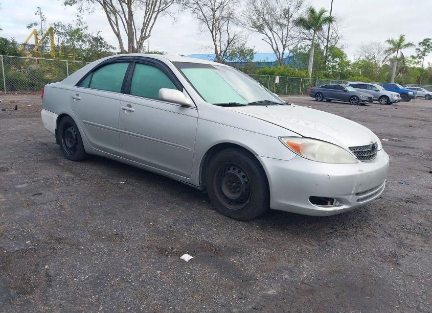 2004 Toyota Camry LE (VIN 4T1BE32K24U791314) main photo